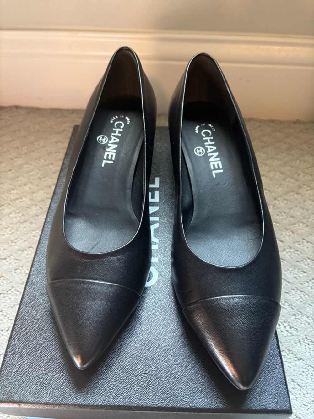 CHANEL Black Pointed-Toe Leather Pumps